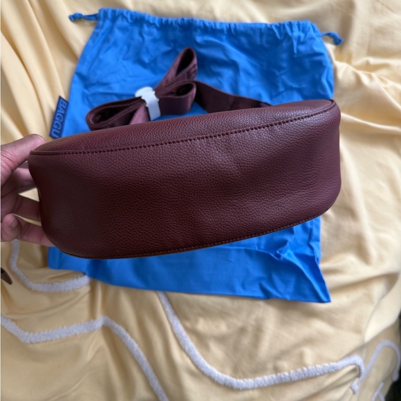 Baggu Recycled Leather Crescent Bag - Picture 4 of 5
